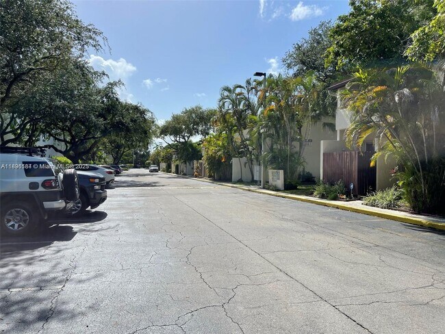 Foto del edificio - 19448 NE 26th Ave