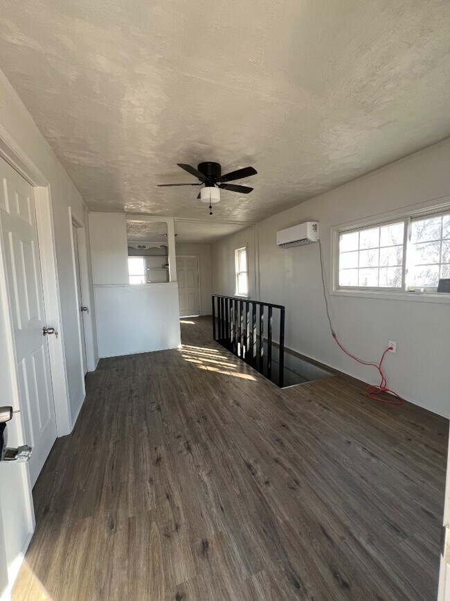 Foto del edificio - 724 W 1st Ave