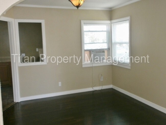Building Photo - 680 55th St