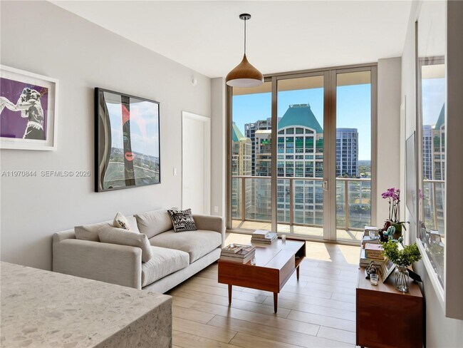 Foto del edificio - 2678 Tigertail Ave