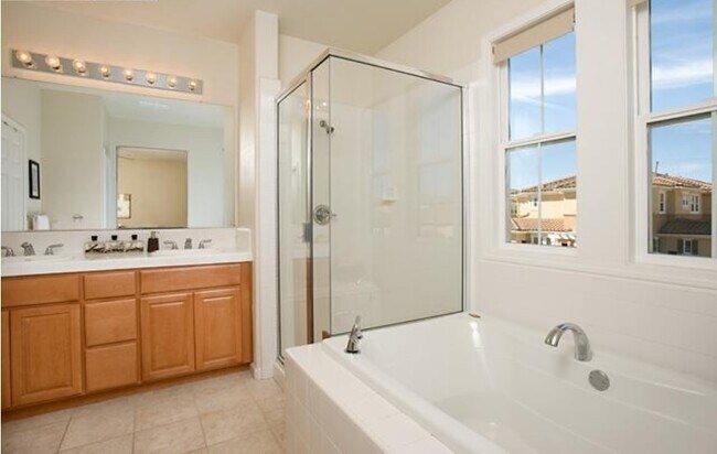 Foto del edificio - The Courtyards at Dublin Ranch Stunning Townhouse 3BD/2.5BA Spacious Floor Plan