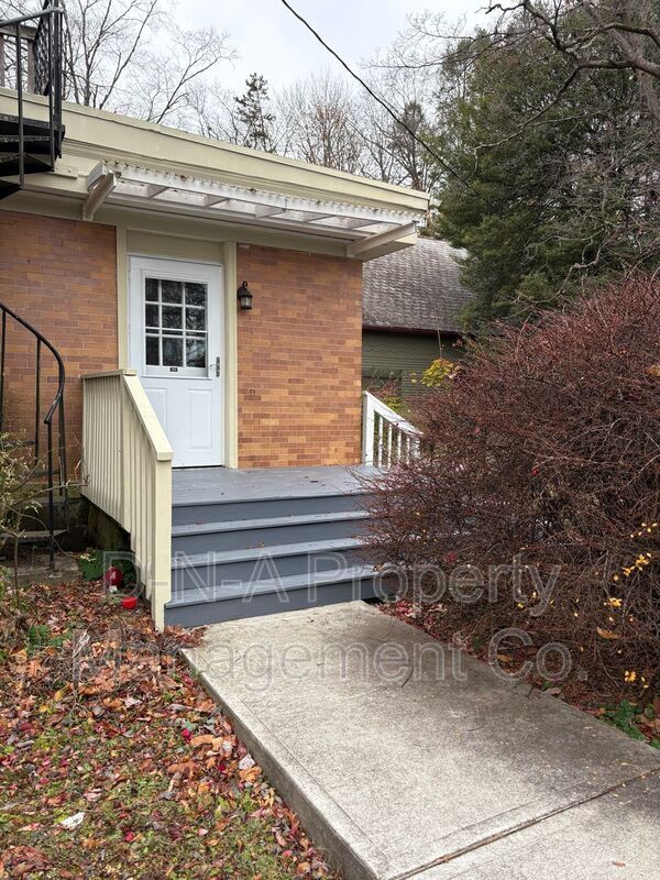 Building Photo - 552 Scott St