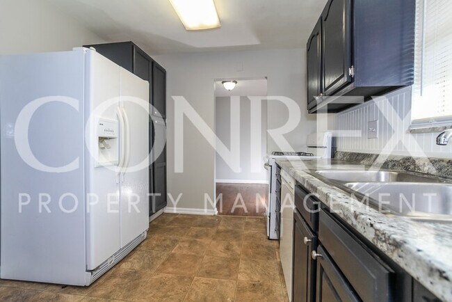 Foto del edificio - Spacious 3 Bedroom with Cathedral Ceilings!