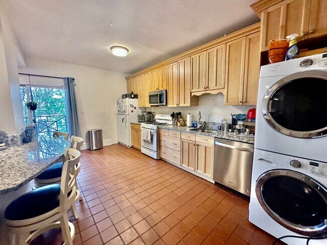 Building Photo - 5 Sachem St