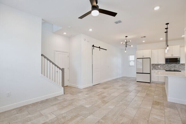 Foto del edificio - Charming 3/2.5 Courtyard Home with Loft & ...
