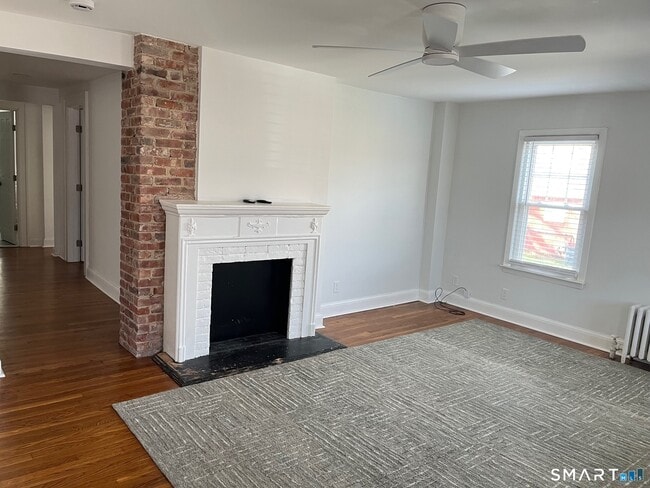 Foto del edificio - 446 Old Stratfield Rd