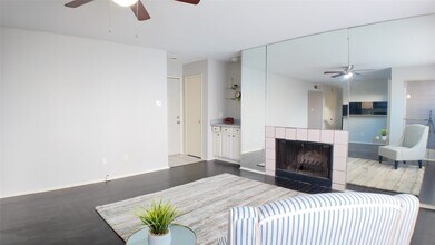 Building Photo - 8020 Braesmain Dr