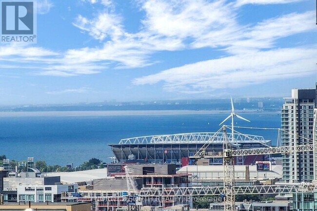 Building Photo - 290 Adelaide St W