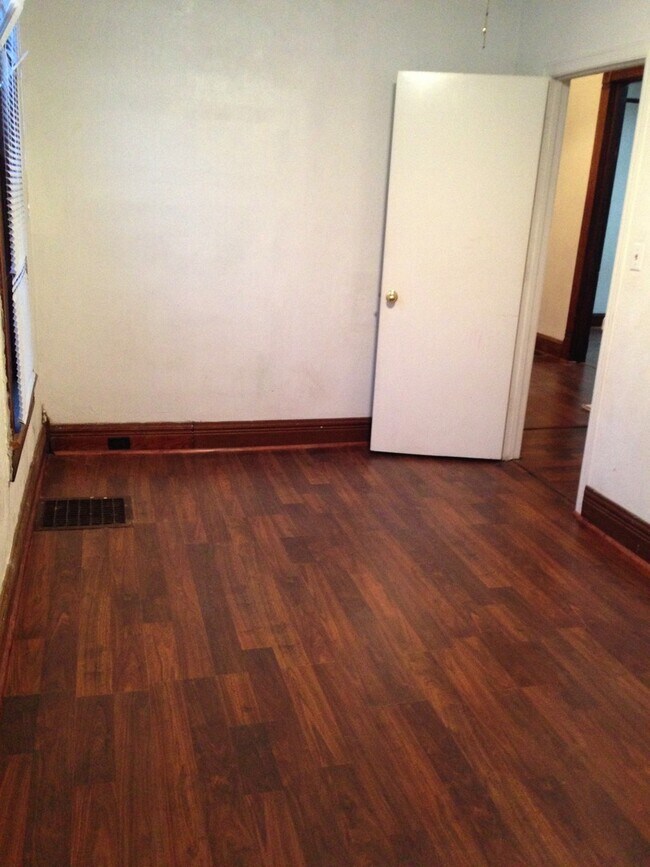 Building Photo - 4Bed/2Bath Home with Basement, Garage, Was...