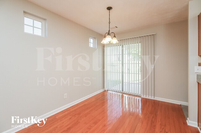 Foto del edificio - 3080 Lakeside Cir
