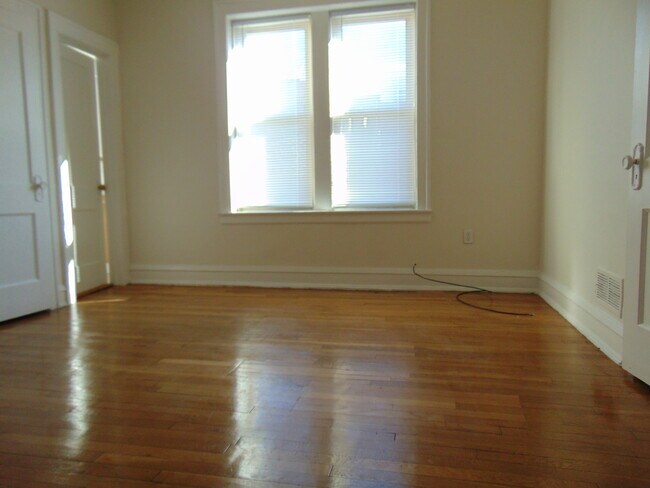 Foto del edificio - 2209 E 70th St