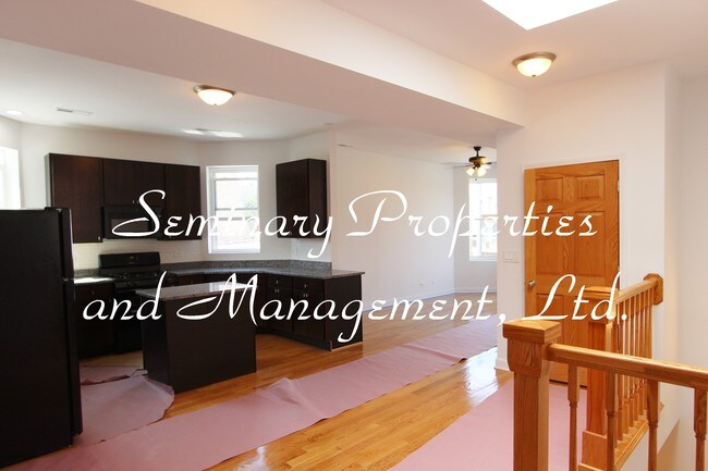 Building Photo - 3761 N Southport Ave