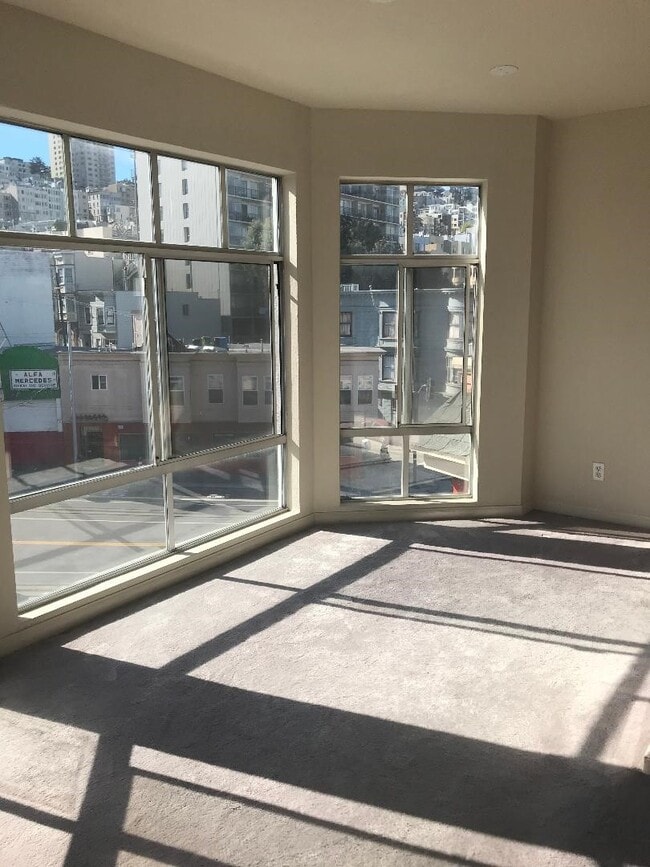 Building Photo - 722 Lombard St
