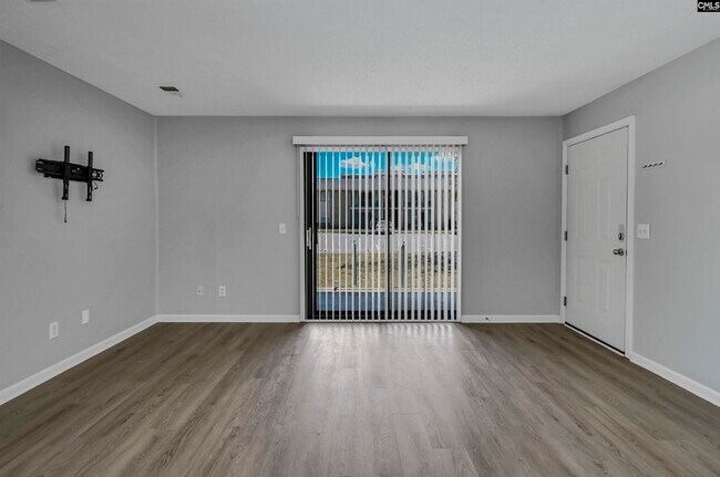 Foto del edificio - 331 W Main St