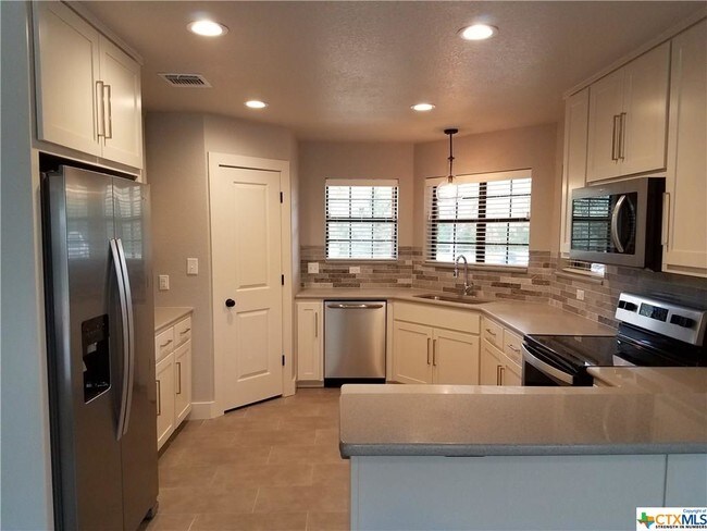 Foto del edificio - 300 Hugo Rd