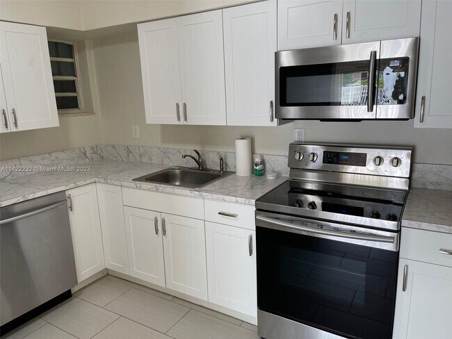 Foto del edificio - 1800 SW 25th St