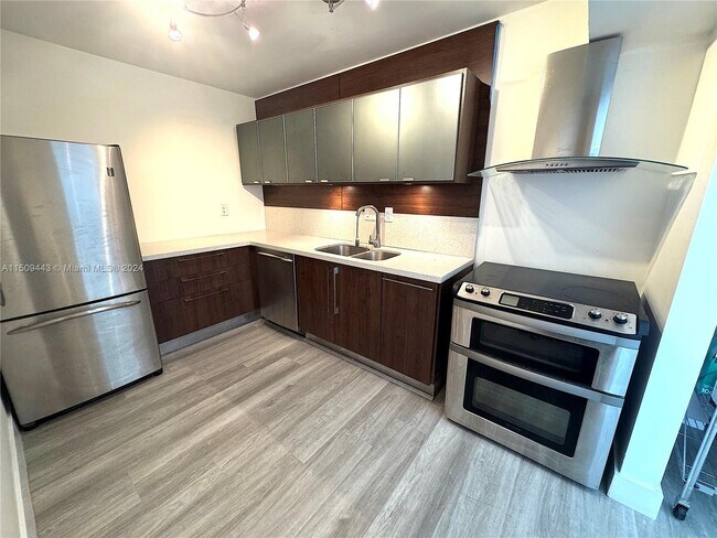 Foto del edificio - 3701 N Country Club Dr
