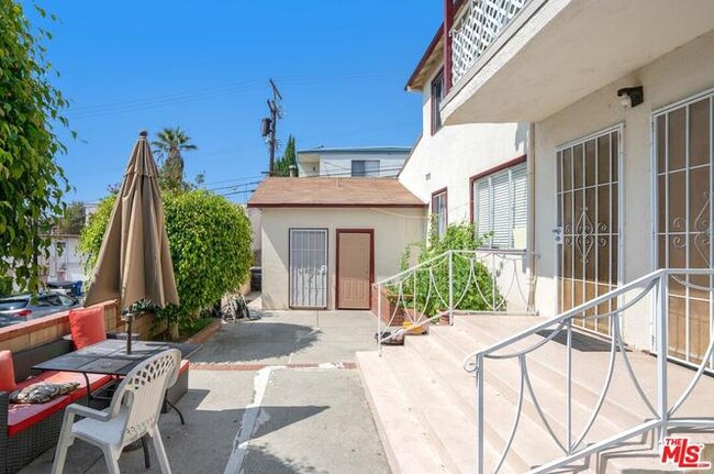 Courtyard - Federal Apartments