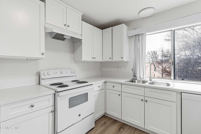 Building Photo - 2678 La Paloma Cir