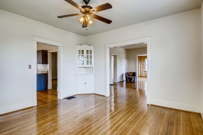 Foto del edificio - Charming Brick Cottage near Vanderbilt