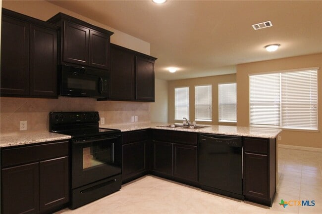 Building Photo - 1330 Ace Ranch St