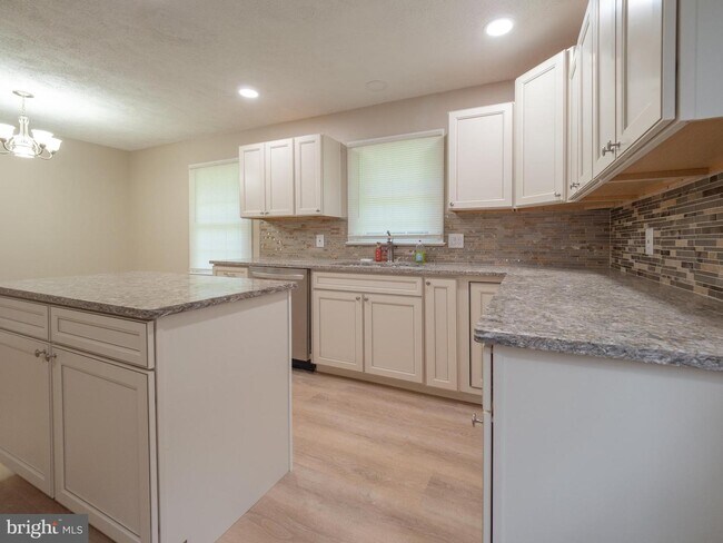 Building Photo - 314 Elmwood Dr