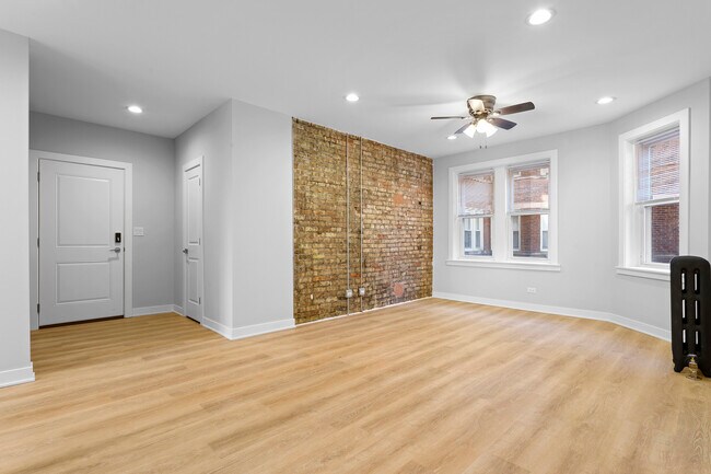 Foto del edificio - 7387 N Damen Ave