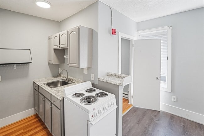 Building Photo - 24 Charlton St