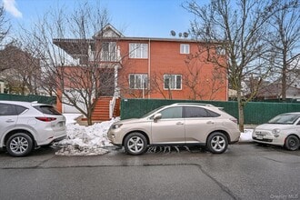 Building Photo - 77-16 Kew Forest Ln
