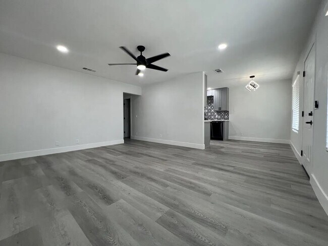 Living Room Dining Room - 657 W Parlier Ave