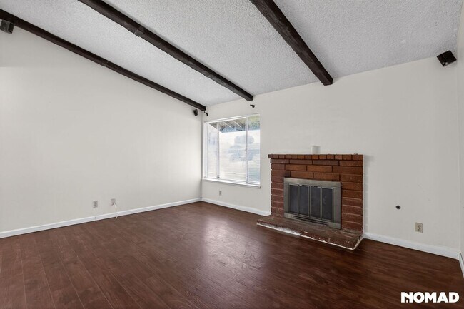 Building Photo - Charming 4BR House in Lancaster