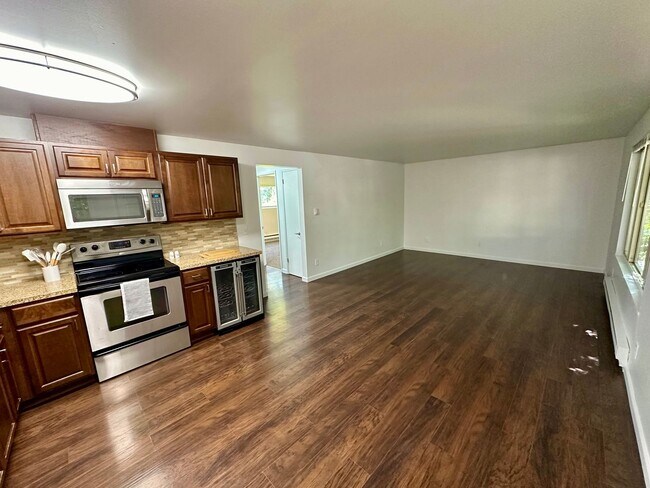 Foto del edificio - Spacious 2-Bed with Washer/Dryer, Dishwash...