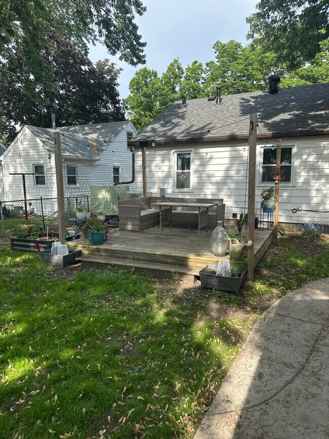 Building Photo - 5049 N Washburn Ave
