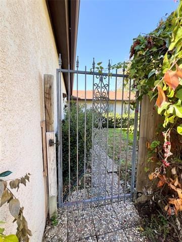 Building Photo - 2804 Canyon Dr