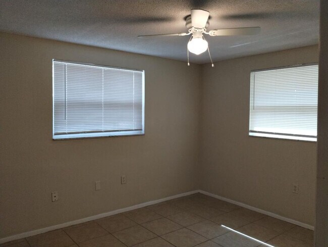 Foto del edificio - 3-bedroom, 2-bath home offering 1,554 squa...