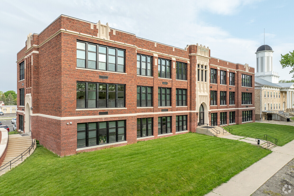 The Albrecht School Apartments - Apartments in Mayville, WI ...