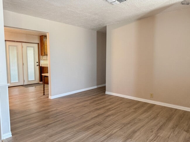 Building Photo - 4600 Belmount Dr