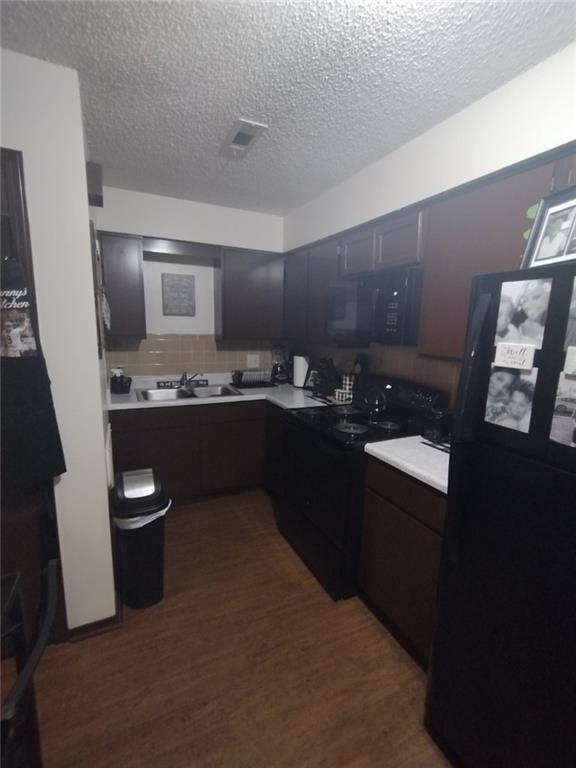 Foto del edificio - 635 Whitham Ave