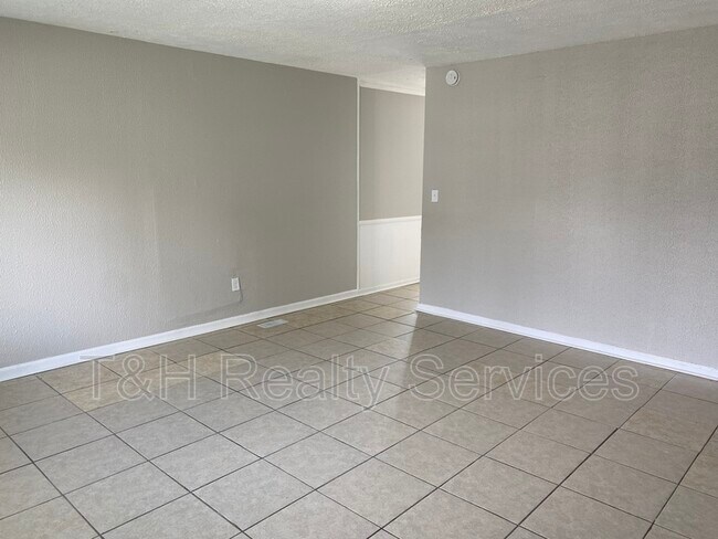 Foto del edificio - 8209 Gilmore Rd