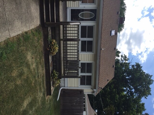 Foto del edificio - 117 N Harbison Ave