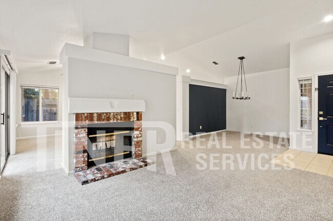 Foto del edificio - 134 John Henry Cir