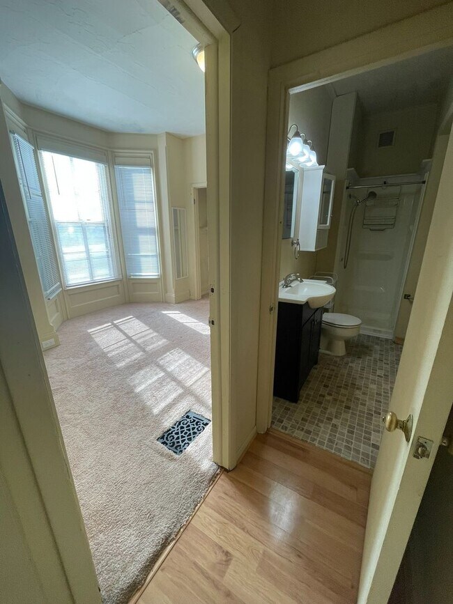 Building Photo - 411 N State St