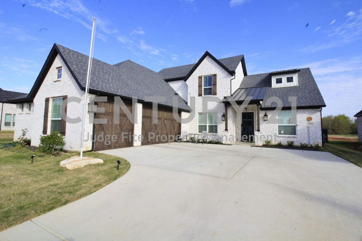 Primary Photo - Custom 2-Story 3/3/3 Featured on HGTV's My...