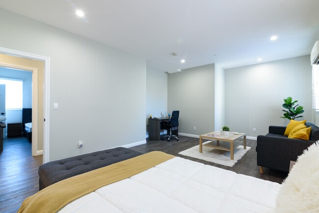 Building Photo - 1164 W 24th St