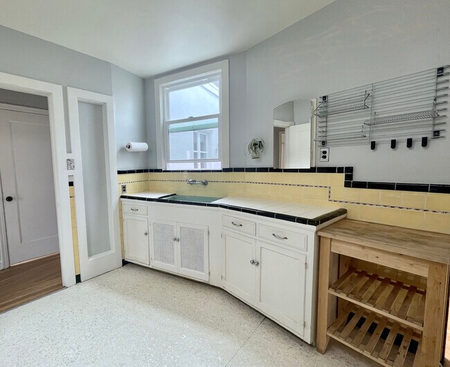 Kitchen - 1620 9th Ave