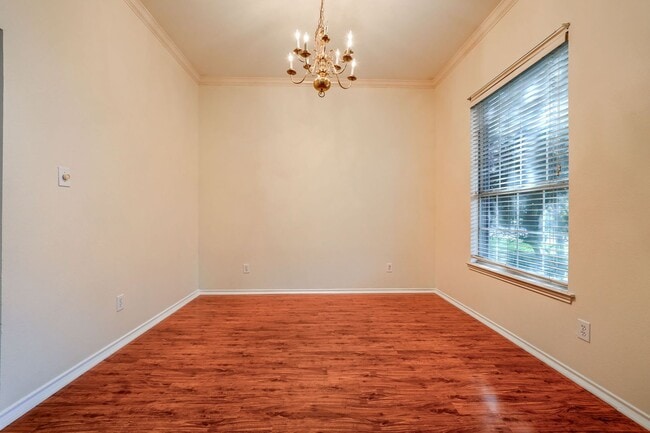 Building Photo - Stunning 5-Bedroom, 3-Bath Home with Over ...