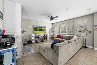 Building Photo - 42024 Southern Hills Dr