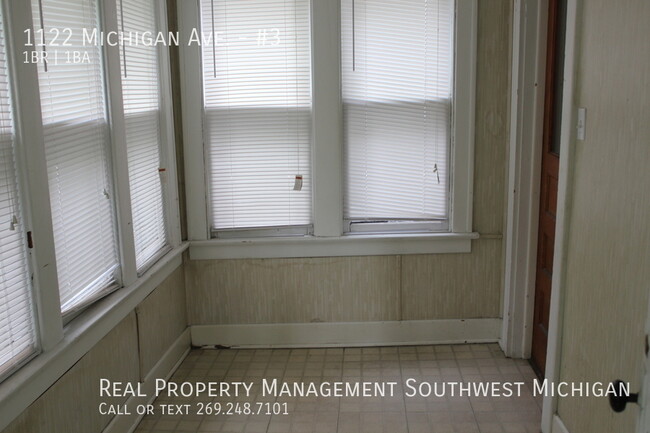 Building Photo - Large one bedroom near Kiwanis Park in St....