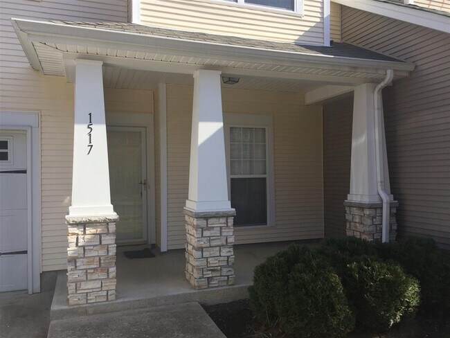 Foto del edificio - Large townhome near Percy Priest Lake