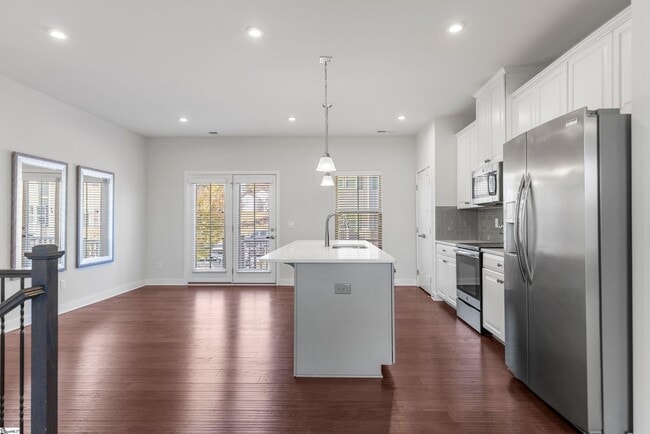 Building Photo - 23 Itasca Dr